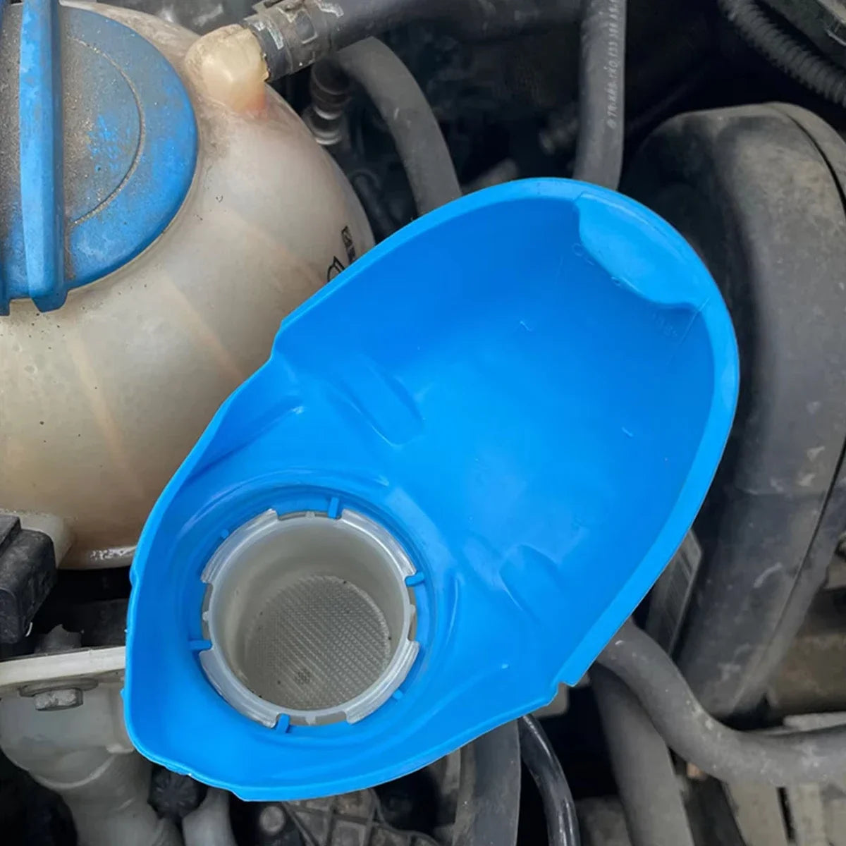 1PC Car Washer Cover Wiper Accessories Windshield Glass Cleaning Tank Spray Bottle For Skoda 6V0955485 000096706